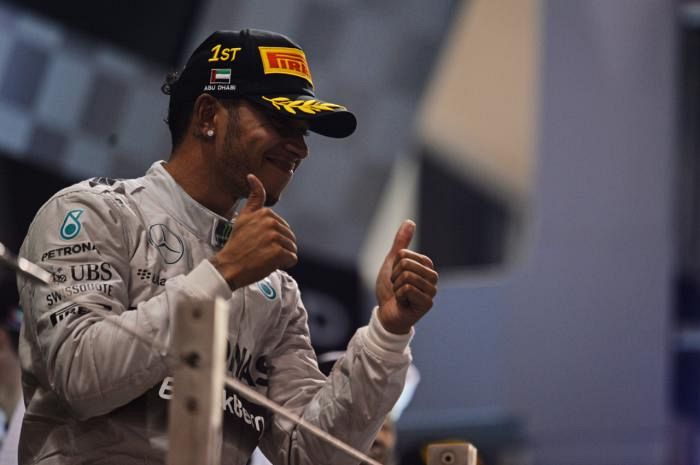 Mercedes to offer Hamilton new three-year deal - report