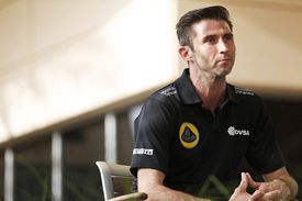 فريق لوتس “قلب الأمور” مادياً